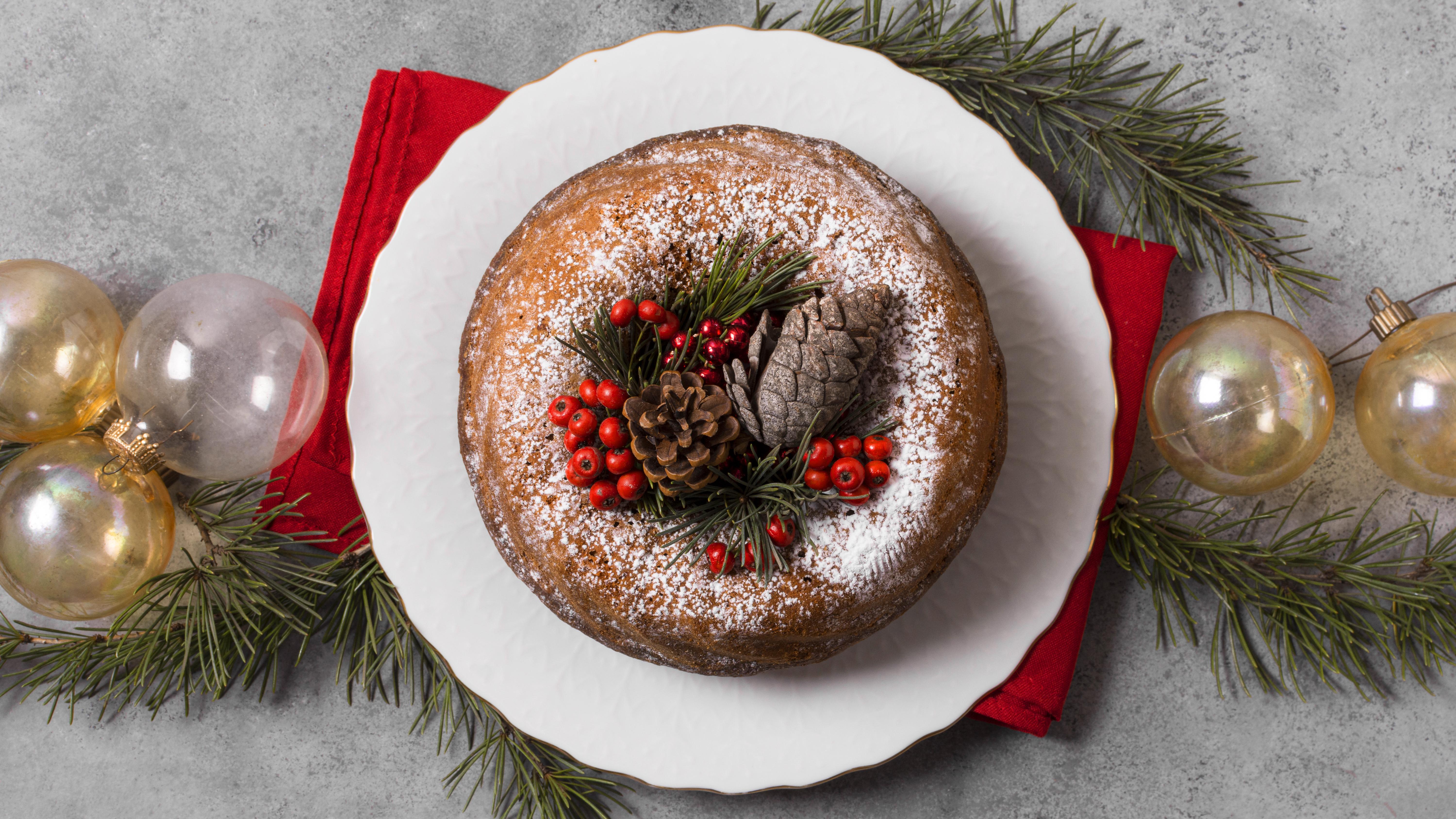 top-view-christmas-cake-with-red-berries.jpg